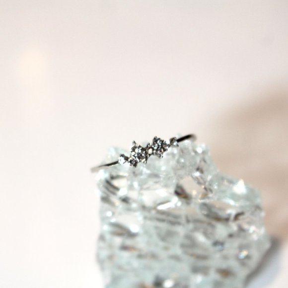 Simple Minimalist Diamond Flowline Ring size 8 💔 - Picture 10 of 10